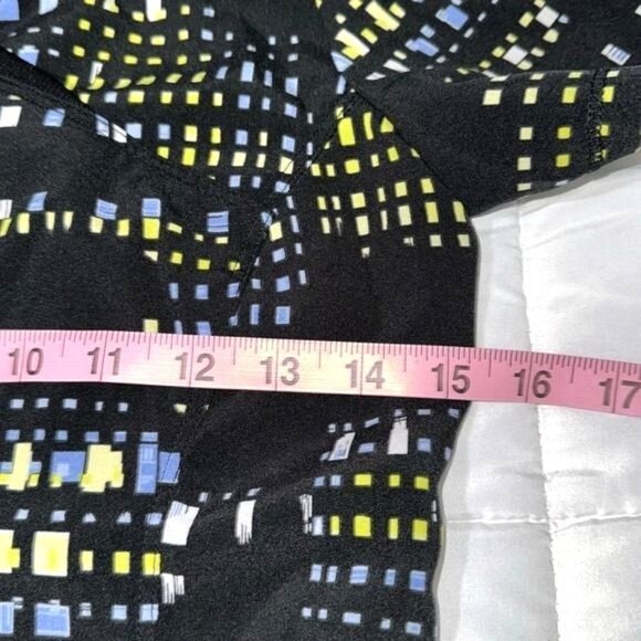 Cherokee Infinity Black V-Neck Scrub XS Top With Geometric Print - Picture 5 of 6